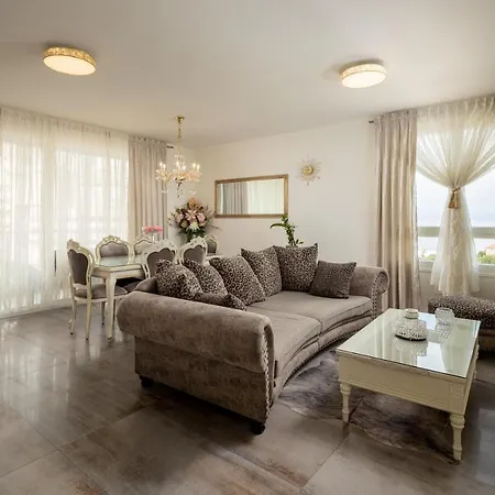 Luxury Azure Daire *