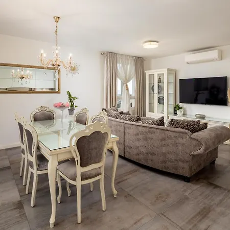 Luxury Azure Split