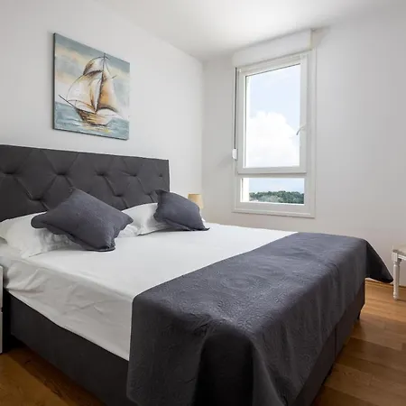 Luxury Azure Daire *