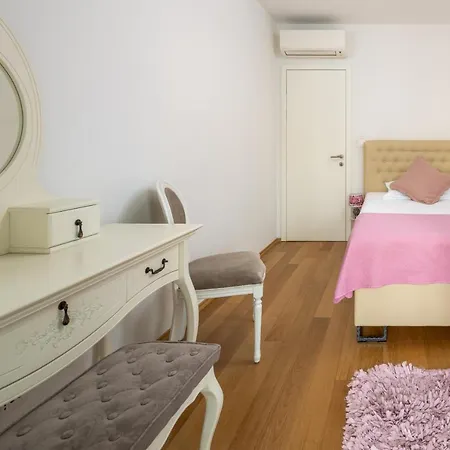 Luxury Azure Daire