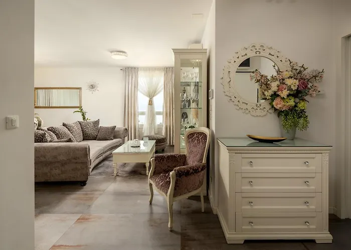 Luxury Azure شقة *